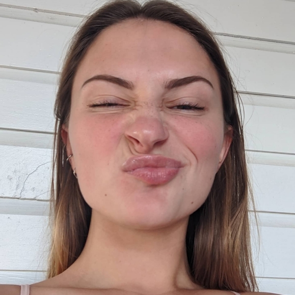 Meet your Posher, Kesli - Picture 1 of 1